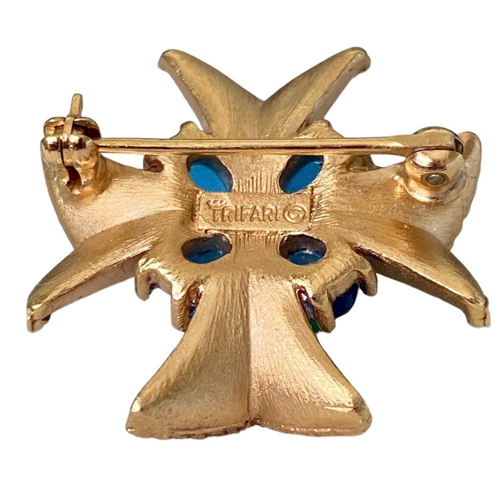 Trifari • Maltese Cross Brooch Sapphire Gripoix Cabochon Red Enamel Gold Tone - Picture 5 of 7